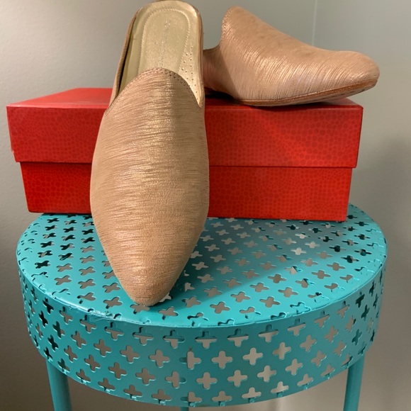 Donald J. Pliner Shoes - Donald Pliner ladies shoes size 9